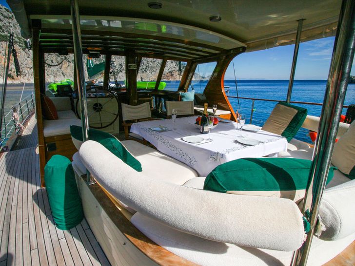 LADY FREYA Seating Area LADY FREYA Seating Area