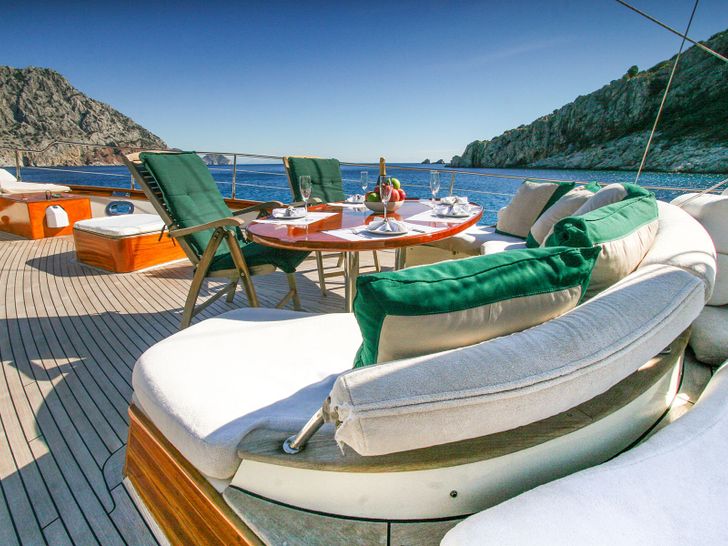 LADY FREYA Forward Seating LADY FREYA Forward Seating