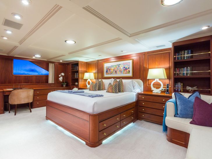 LADY J Master Stateroom LADY J Master Stateroom