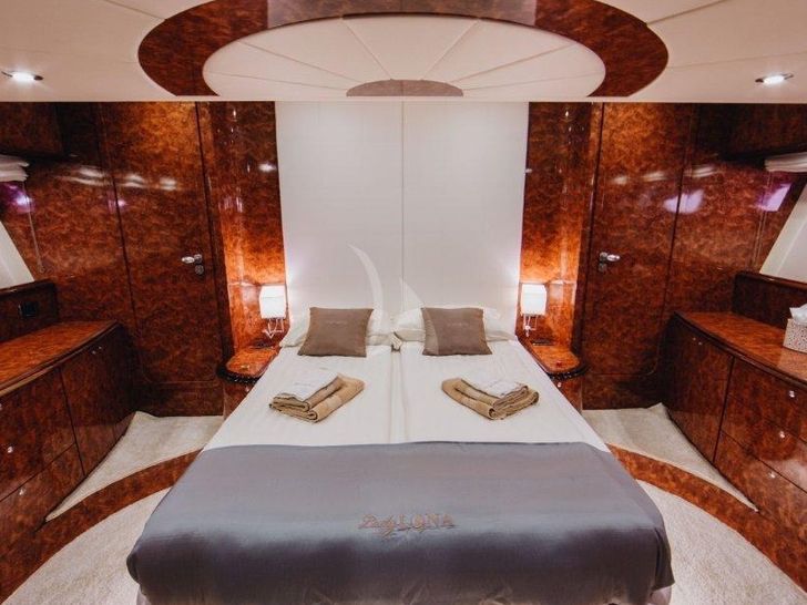 LADY LONA Amer 86 - VIP cabin LADY LONA Amer 86 - VIP cabin