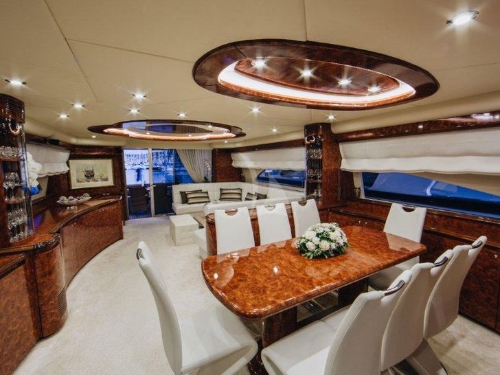 LADY LONA Amer 86 - indoor dining area LADY LONA Amer 86 - indoor dining area