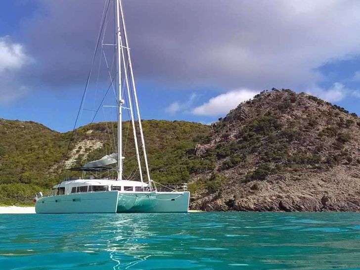 LADY M - Lagoon 620