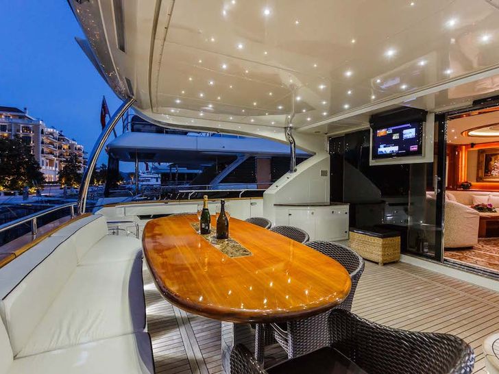 LADY MURA Dominator 29m - aft deck alfresco dining table LADY MURA Dominator 29m - aft deck alfresco dining table
