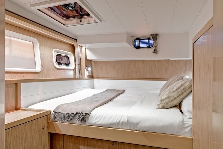 Charter Yacht Lagoon 39 -4 + 2 Cabins - BVI