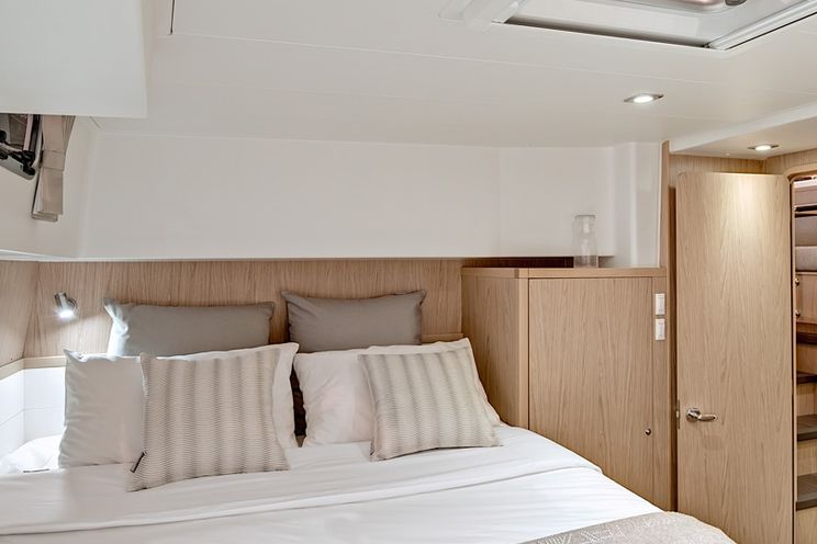 Charter Yacht Lagoon 39 -4 + 2 Cabins - BVI