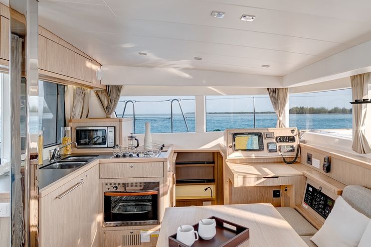 Charter Yacht Lagoon 39 -4 + 2 Cabins - BVI