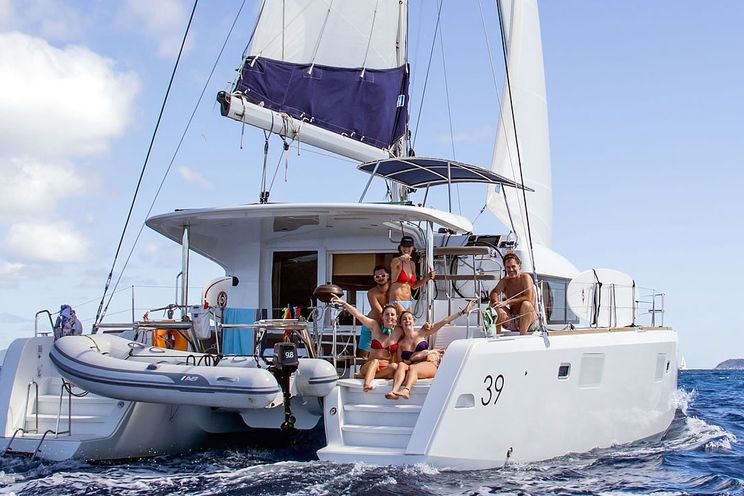 Charter Yacht Lagoon 39 -4 + 2 Cabins - BVI