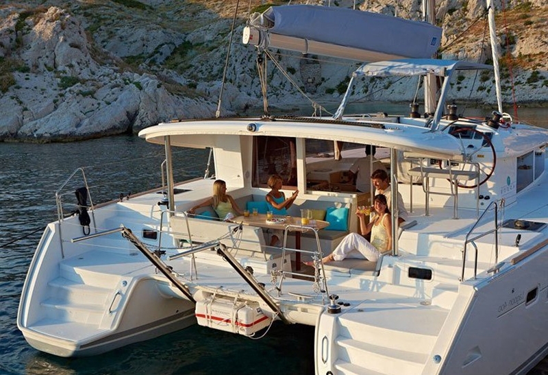 Charter Yacht ALLOVI