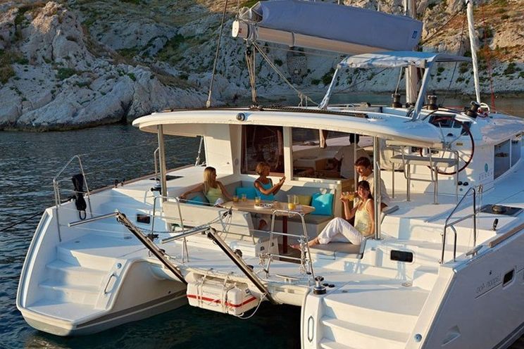 Charter Yacht ALLOVI