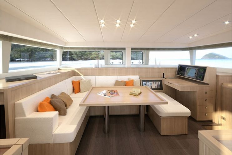 Charter Yacht ALLOVI