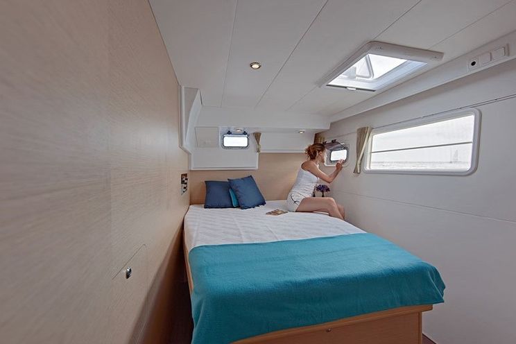 Charter Yacht ALLOVI