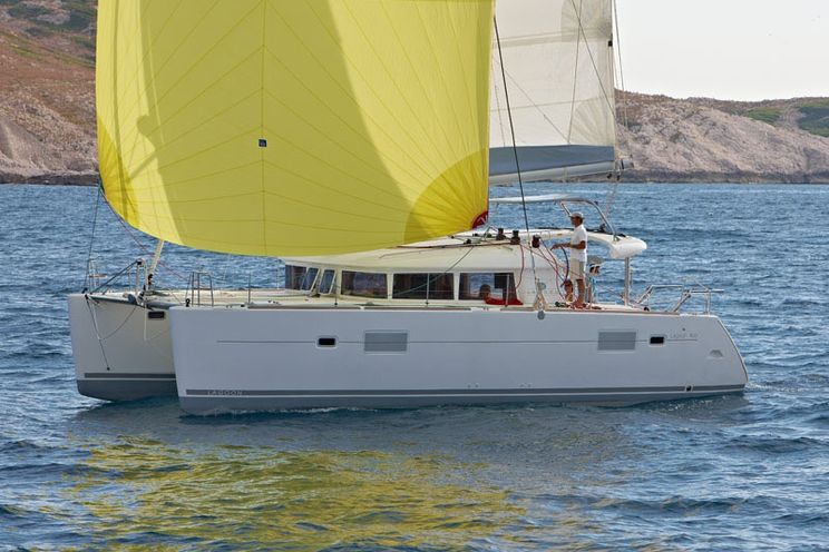 Charter Yacht ALLOVI