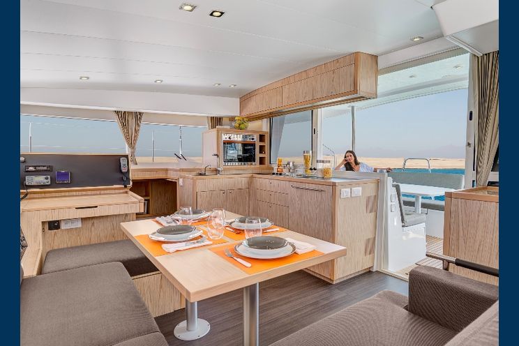 Charter Yacht Lagoon 400 - 2014 - 4+2 Cabins