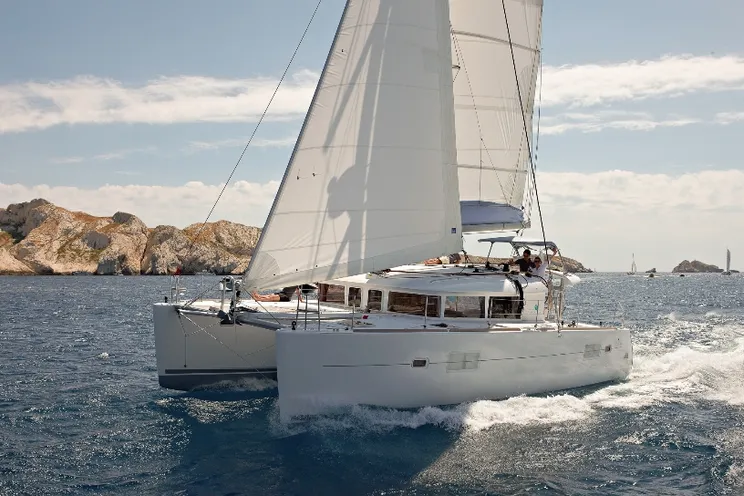 Charter Yacht Lagoon 400 - 2014 - 4+2 Cabins