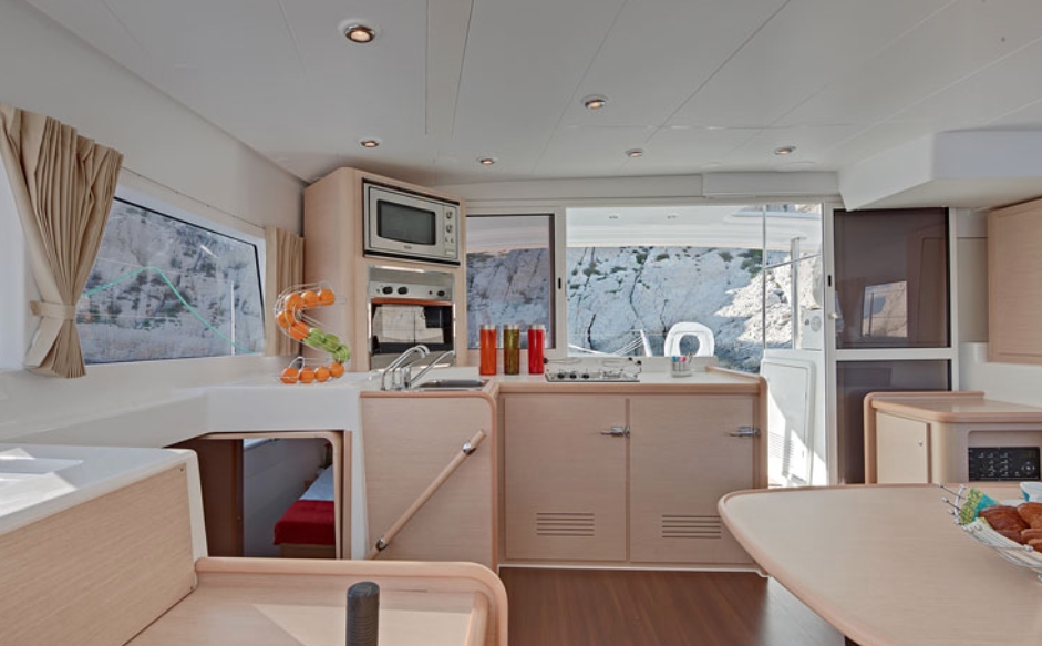 Charter Yacht Lagoon 400 - 4 Cabins - Milazzo - Aeolian Islands - Italy