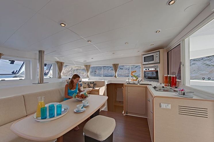 Charter Yacht Winnie