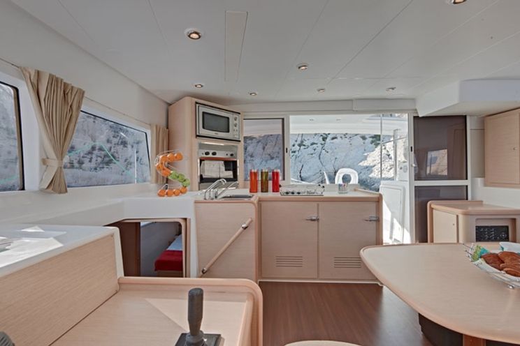 Charter Yacht Lagoon 400 Owner Version - 3 Cabins - Tortola,BVI