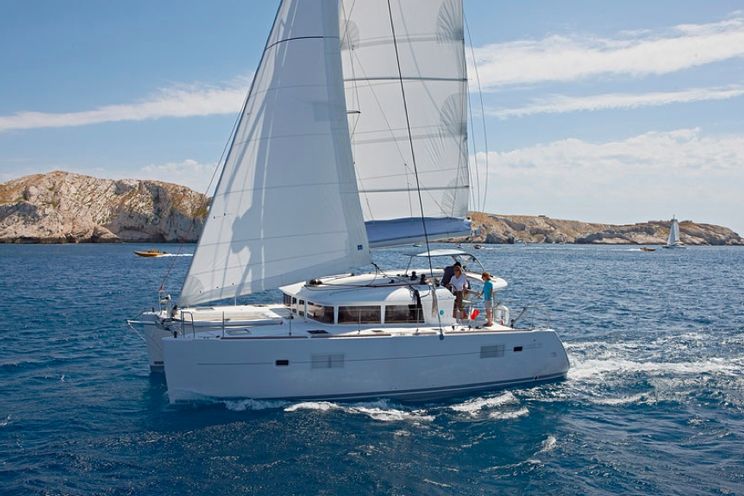 Charter Yacht Lagoon 400 Owner Version - 3 Cabins - Tortola,BVI