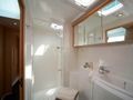 Lagoon 421 - toilet Lagoon 421 - toilet