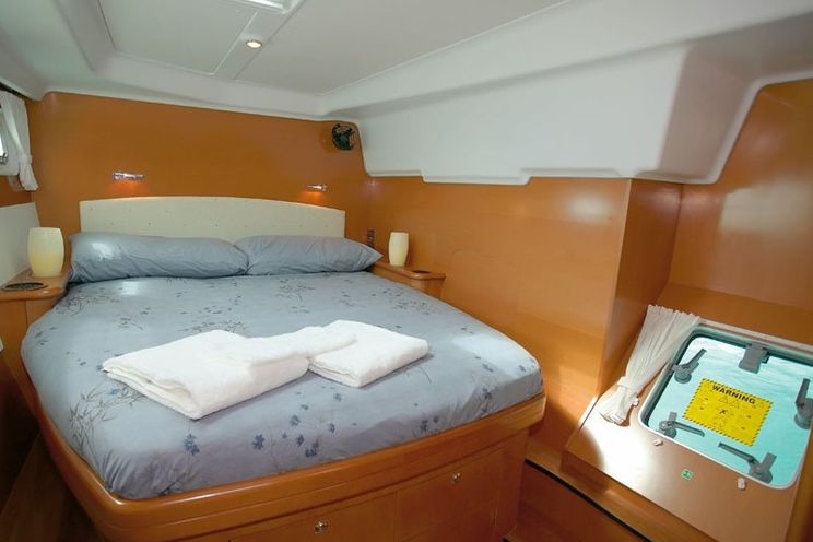 Charter Yacht Lagoon 440(2009)- 4 + 2 Cabins - British Virgin Islands - Tortola - St Maarten