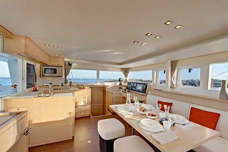 Charter Yacht CATCH THE CAT