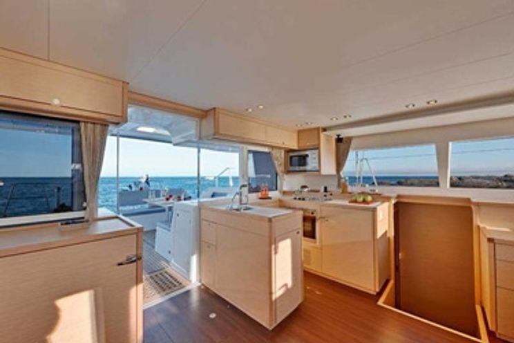 Charter Yacht Lagoon 450 Owner Version - 3 Cabins - Marsh Harbour - Bahamas