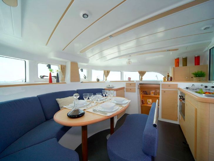 Lagoon 380(2018)- At Sail Lagoon 380(2018)- At Sail