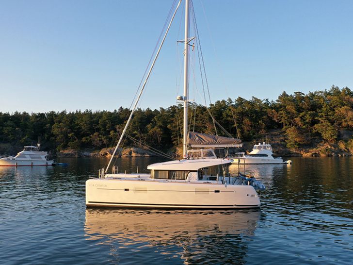 Lagoon 39 Side Lagoon 39 Side