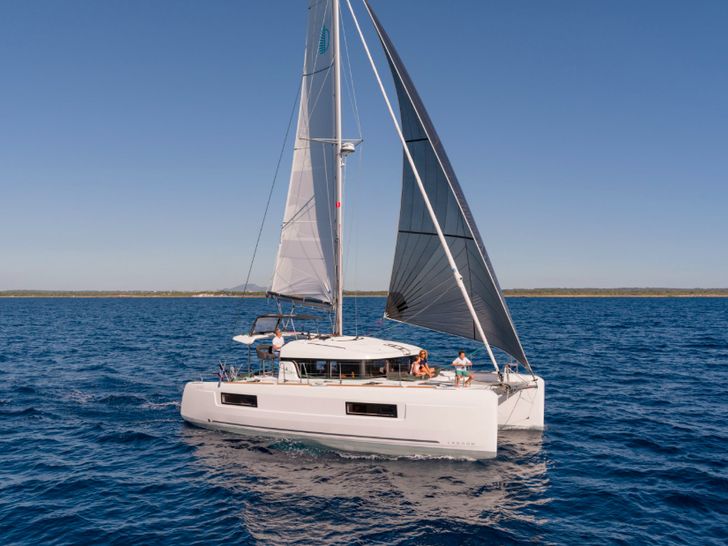 Lagoon 40 - Under sail Lagoon 40 - Under sail