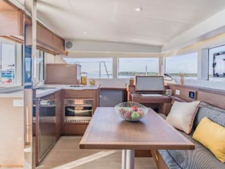 Lagoon 40 - Saloon/Galley Lagoon 40 - Saloon/Galley