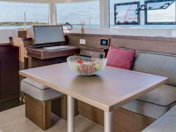 Lagoon 40 - Saloon Lagoon 40 - Saloon