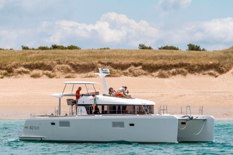 Charter Yacht Lagoon 40 Power Catamaran with watermaker - 4 Cabins - New Caledonia