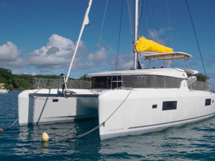 Lagoon 42 - Exterior