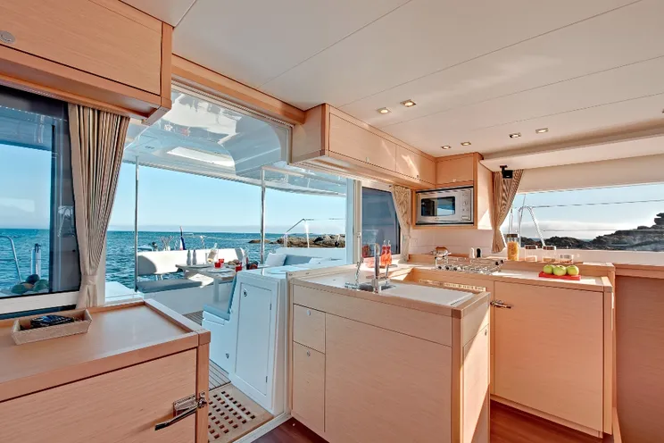 Charter Yacht LAGOON 450 - 3 Cabins - Corsica