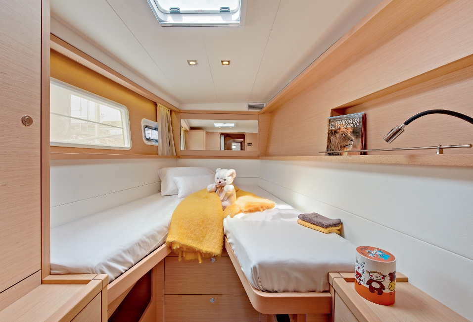 Charter Yacht LAGOON 450 - 3 Cabins - Corsica