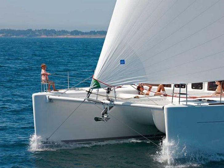 Lagoon 450 - Cockpit  Lagoon 450 - Cockpit