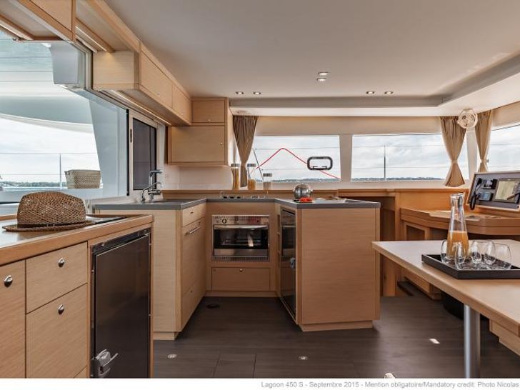 Lagoon 450 F - 4 double cabins