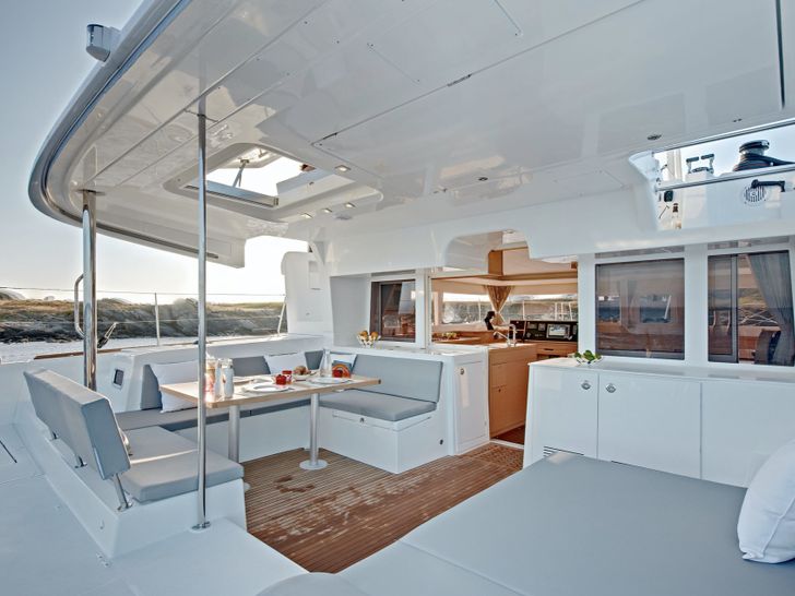Lagoon 450 F Cockpit Lagoon 450 F Cockpit