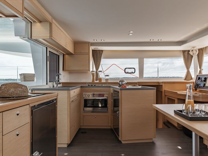 Lagoon 450 F Kitchen Lagoon 450 F Kitchen