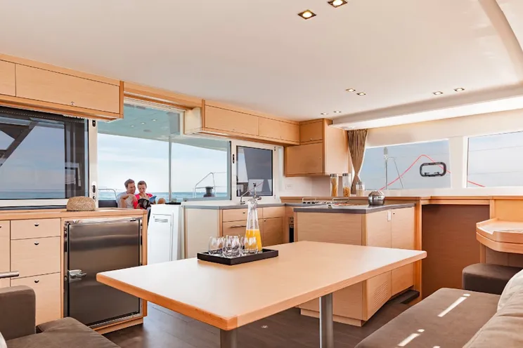 Charter Yacht Lagoon 450 F Luxe - 4 + 1 Cabins - Bahamas