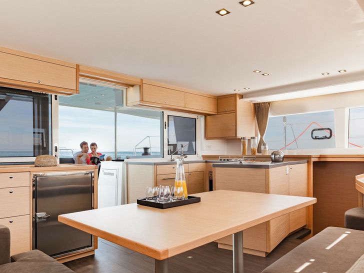 Lagoon 450 Sportop - Salon Lagoon 450 Sportop - Salon
