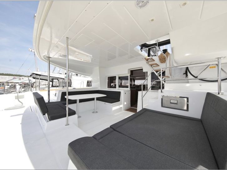 aft deck space 