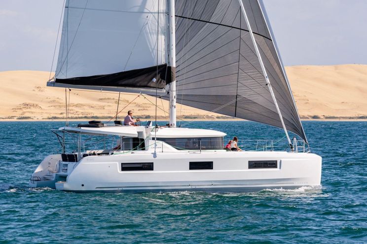 Charter Yacht Lagoon 46 - 4 + 2 cabins(4 double 2 single)- 2020 - Portisco