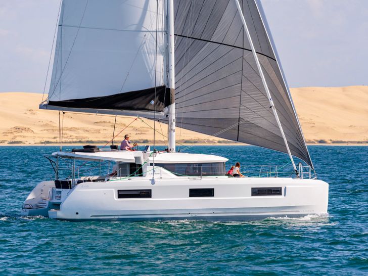 Lagoon 46 - Exterior