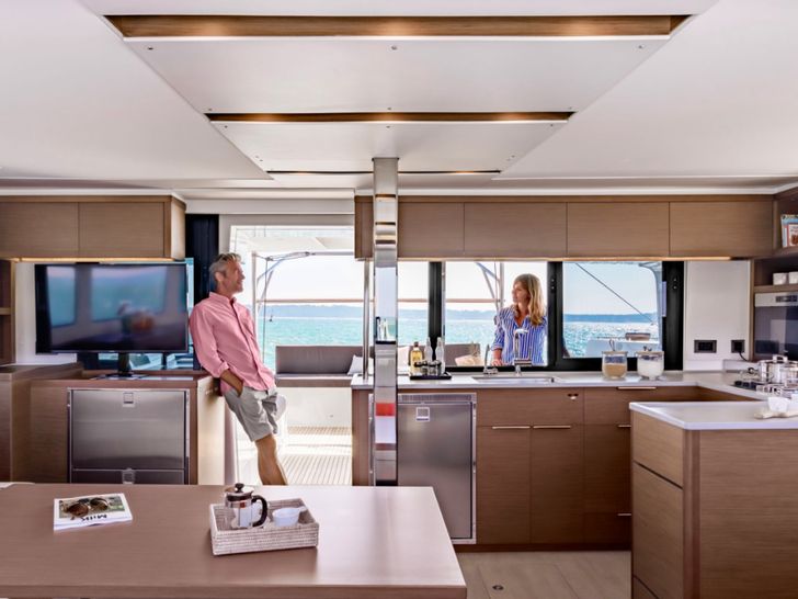 Lagoon 46 - Saloon/Galley Lagoon 46 - Saloon/Galley