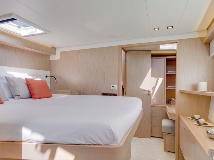 Lagoon 52F Cabin Lagoon 52F Cabin