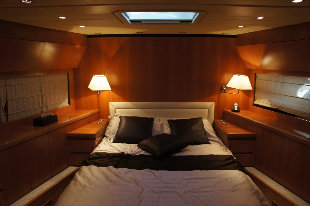 Charter Yacht NAMASTE - Leopard 24 - 3 Cabins - St Tropez - Cogolin - St Maxime - St Raphael