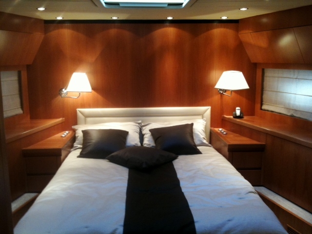 Charter Yacht NAMASTE - Leopard 24 - 3 Cabins - St Tropez - Cogolin - St Maxime - St Raphael