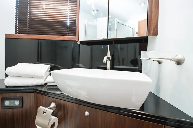 Charter Yacht LAZY P - Sunseeker Manhattan 70 - 4 Cabins - Cannes - Monaco - St Tropez - Portofino