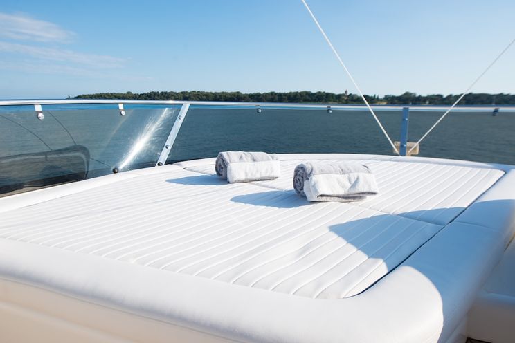 Charter Yacht LAZY P - Sunseeker Manhattan 70 - 4 Cabins - Cannes - Monaco - St Tropez - Portofino